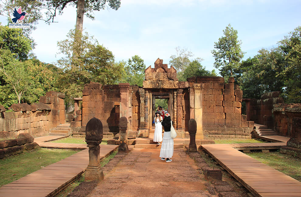 Learn Banteay Srei’s rich past with expert guidance